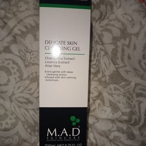 Delicate cleansing gel